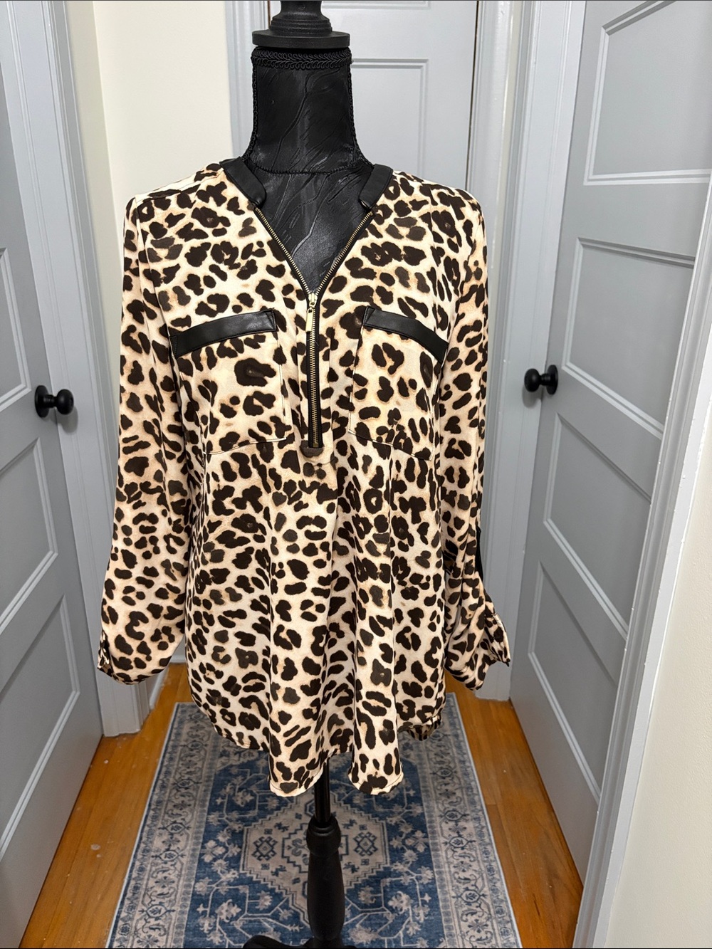 New York & Company Leopard Print V-Neck Long Sleeve Top - Cream/Brown